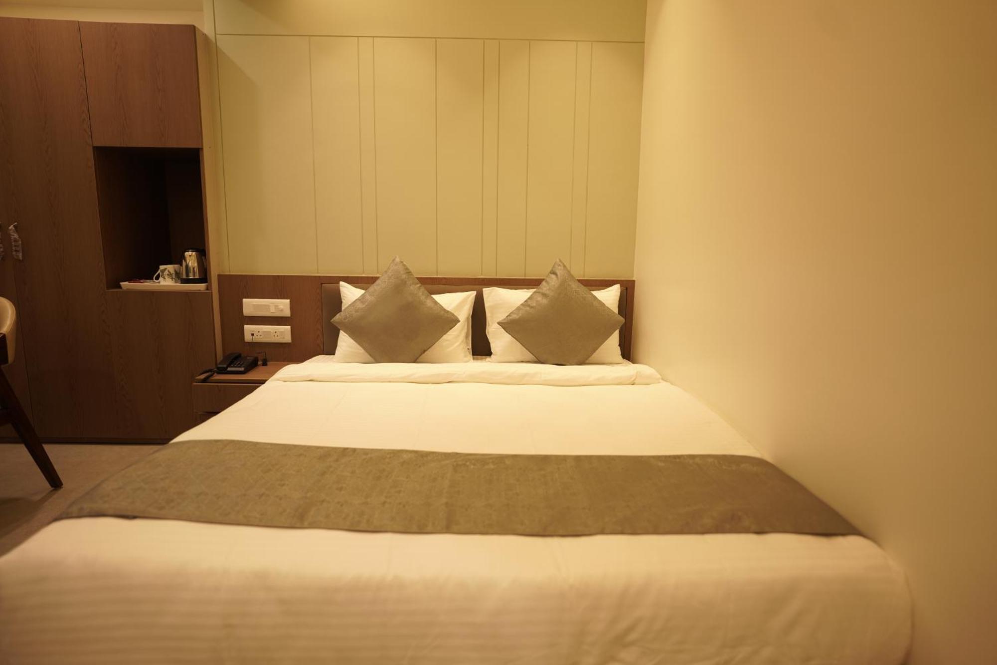 A Square Executive Hotel Aurangabad  Ngoại thất bức ảnh