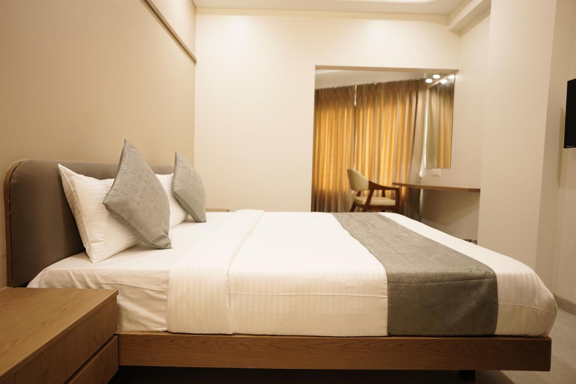 A Square Executive Hotel Aurangabad  Ngoại thất bức ảnh