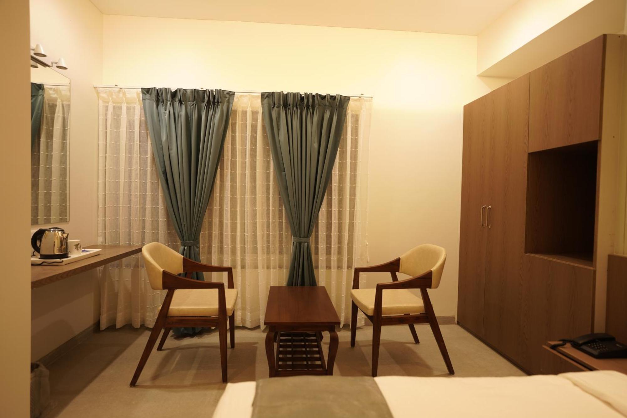 A Square Executive Hotel Aurangabad  Ngoại thất bức ảnh