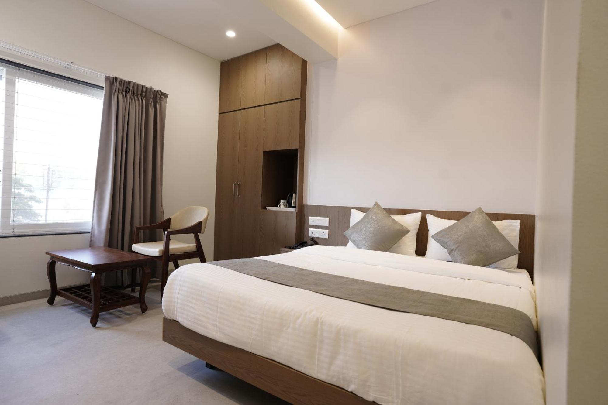 A Square Executive Hotel Aurangabad  Ngoại thất bức ảnh