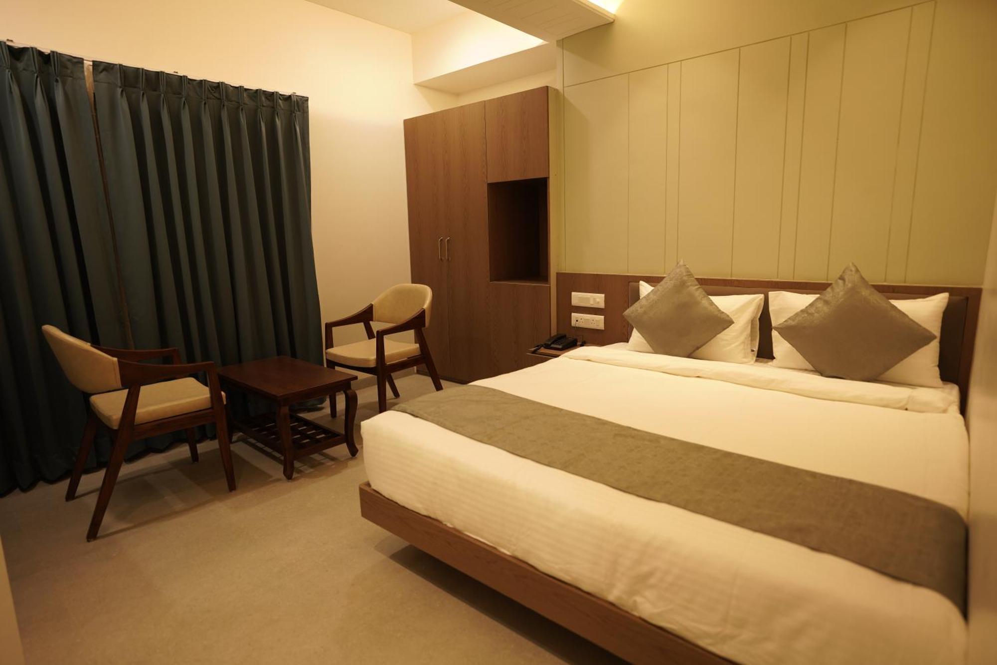 A Square Executive Hotel Aurangabad  Ngoại thất bức ảnh
